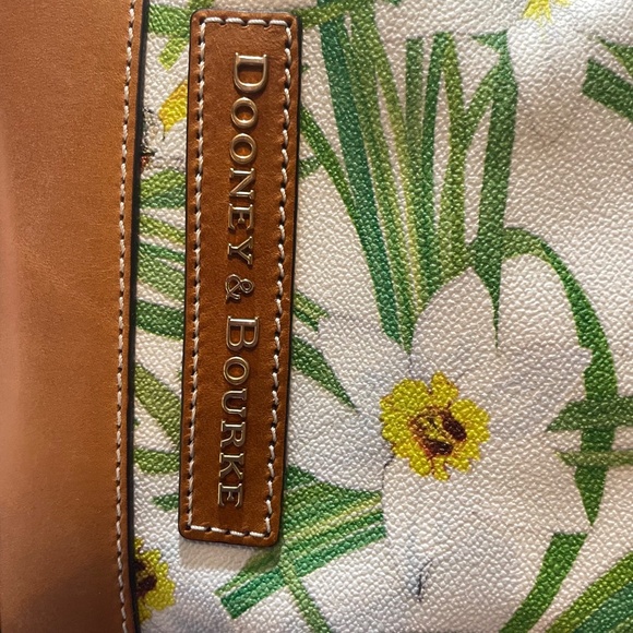 Dooney & Bourke Like New Leather White Purse with Drawstring and Flowers - Picture 3 of 12